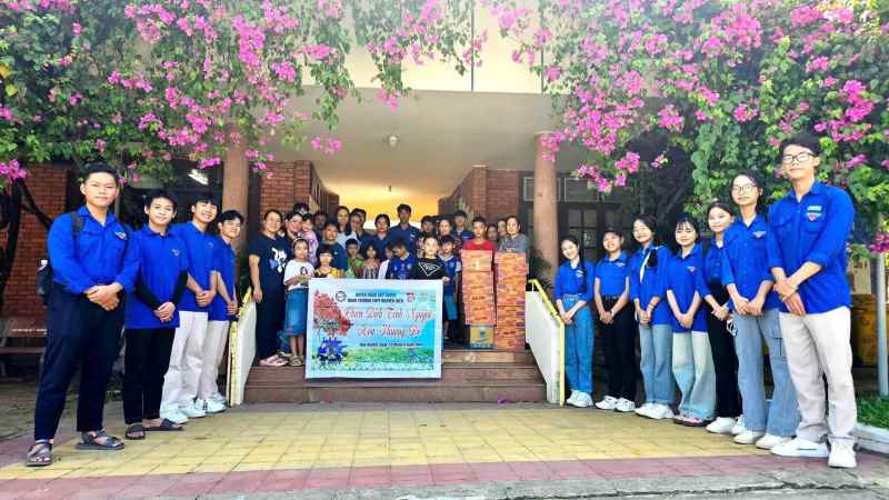 CHIẾN DỊCH TÌNH NGUYỆN HOA PHƯỢNG ĐỎ